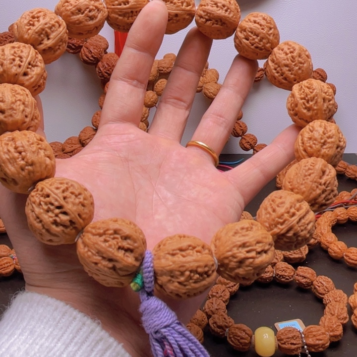 文玩核桃吊坠为****妇文玩核桃