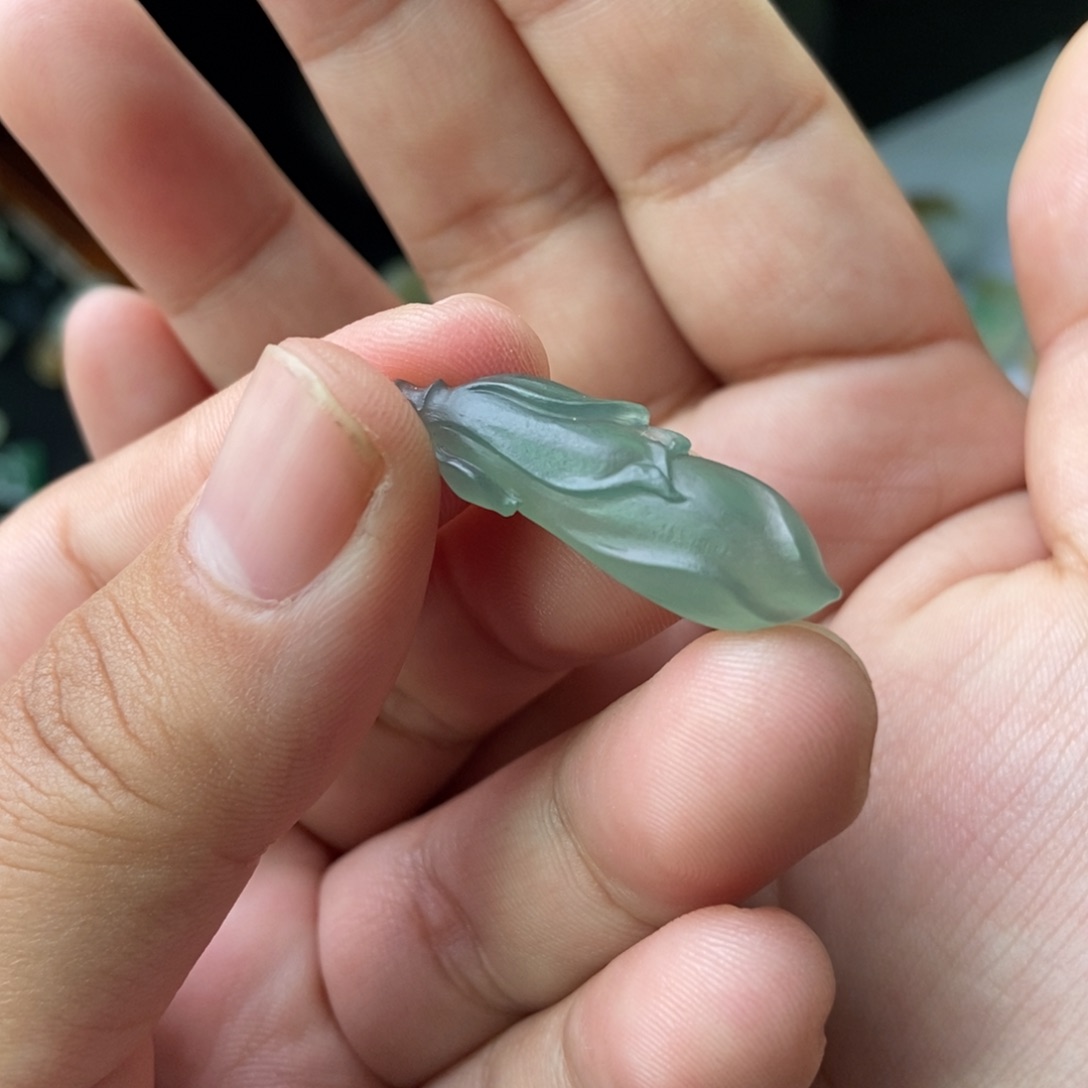 定制翡翠未镶嵌玉兰花