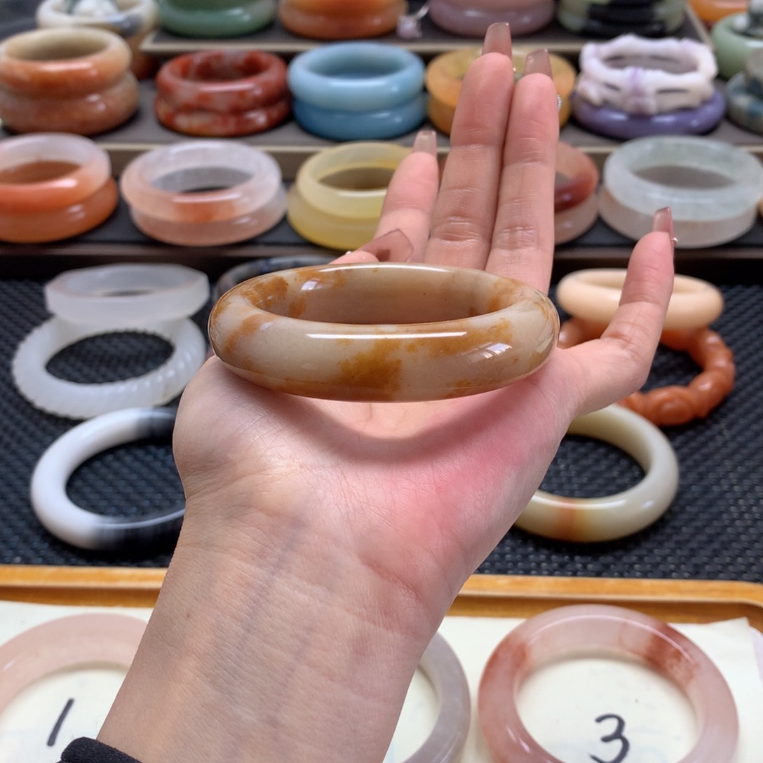 石英质玉手镯未镶嵌