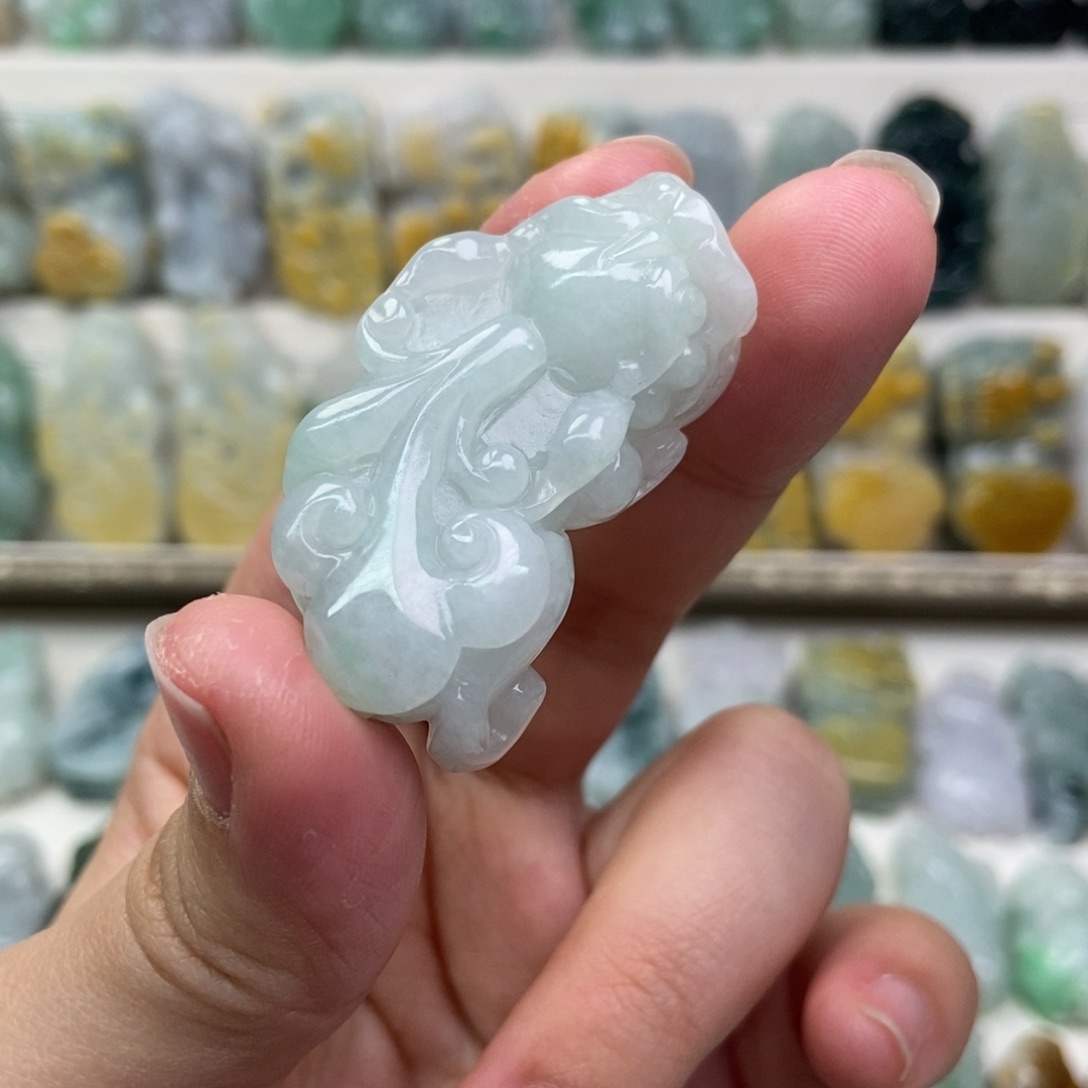 翡翠吊坠(赠链)未镶嵌