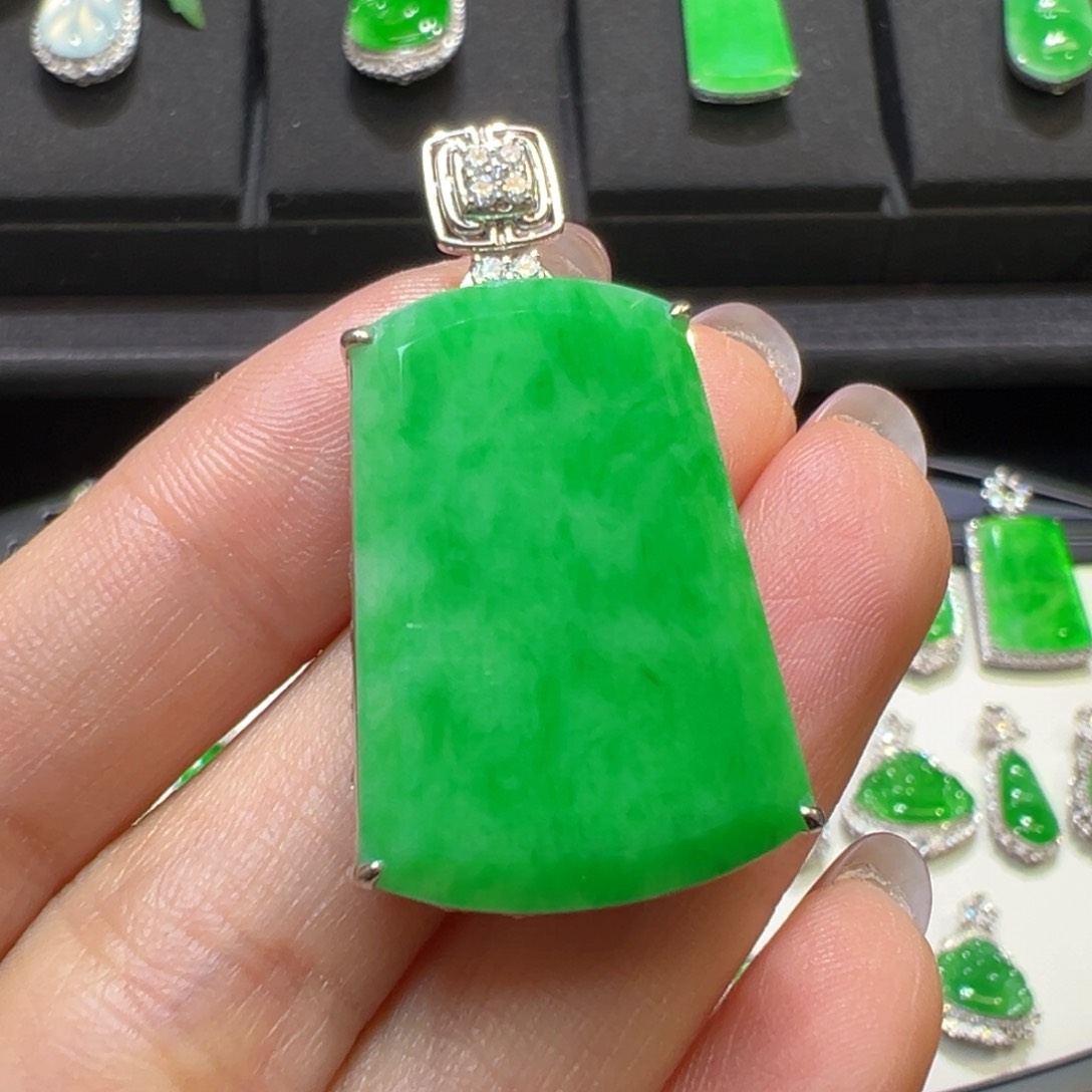 翡翠颈饰18K金镶嵌收到货48小时鉴赏期