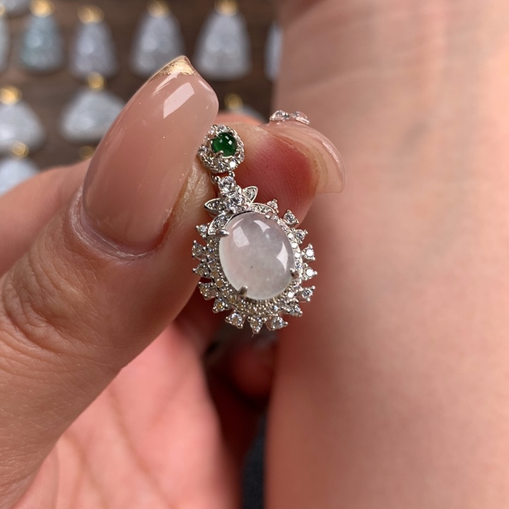 翡翠颈饰银S925镶嵌蛋面