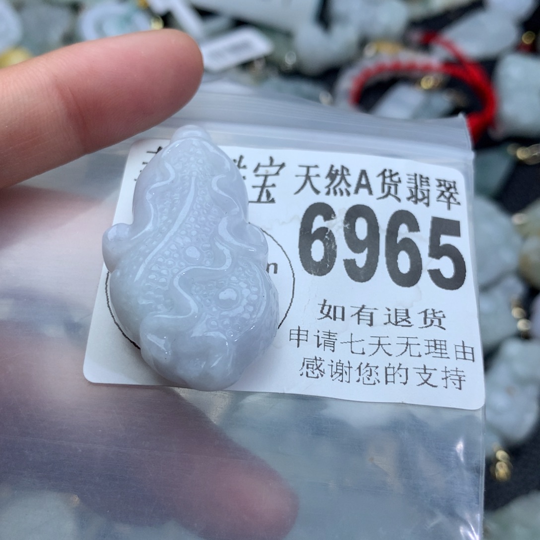 翡翠颈饰未镶嵌6965。
