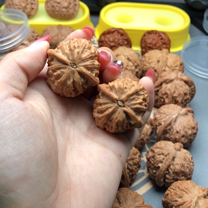 文玩核桃把件35尺寸金牛