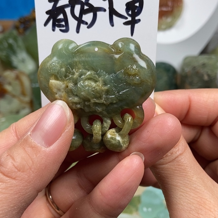 蛇纹石玉颈饰未镶嵌