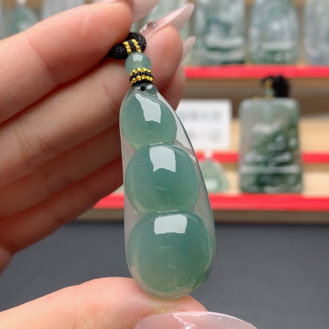 颈饰未镶嵌翡翠四季豆