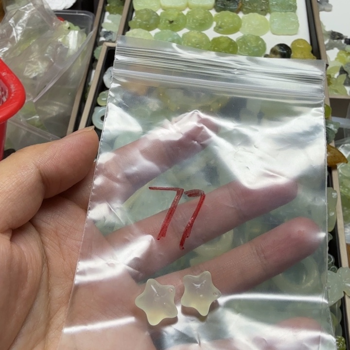 透闪石-蛇纹石玉挂坠未镶嵌