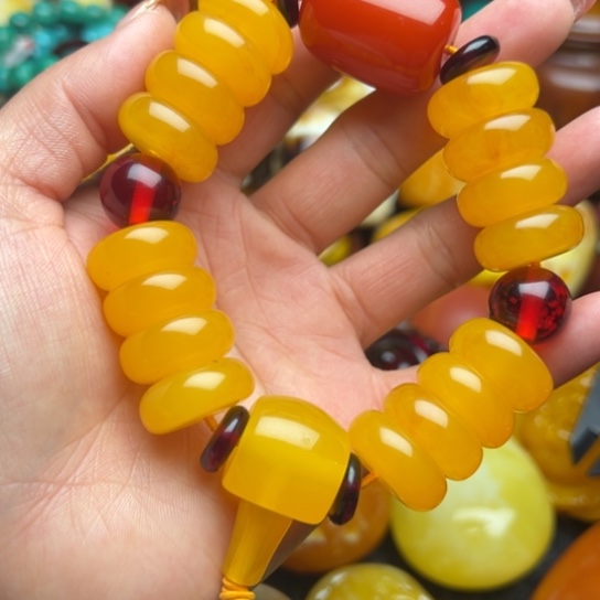 琥珀手串未镶嵌蜜蜡