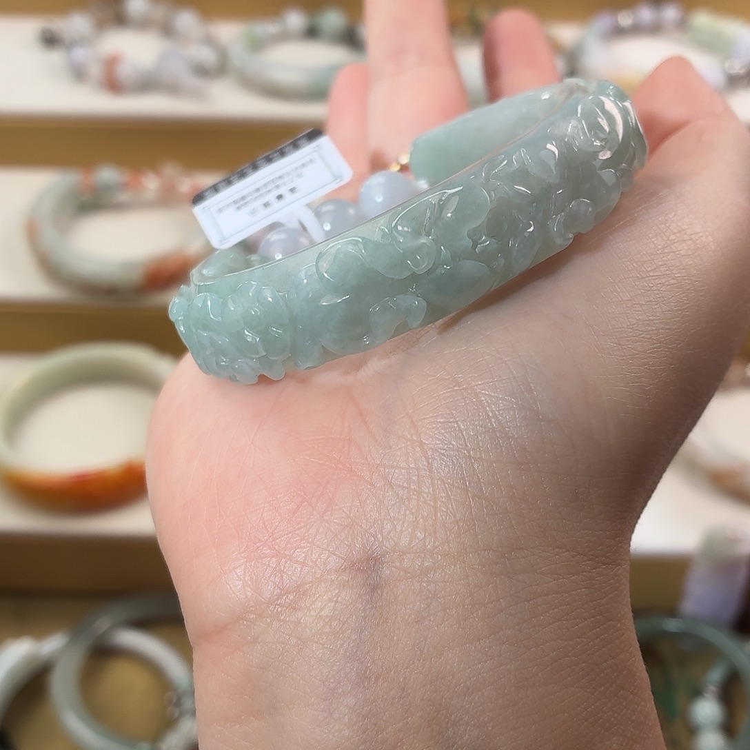 H***a翡翠未镶嵌手镯大长腿翡翠