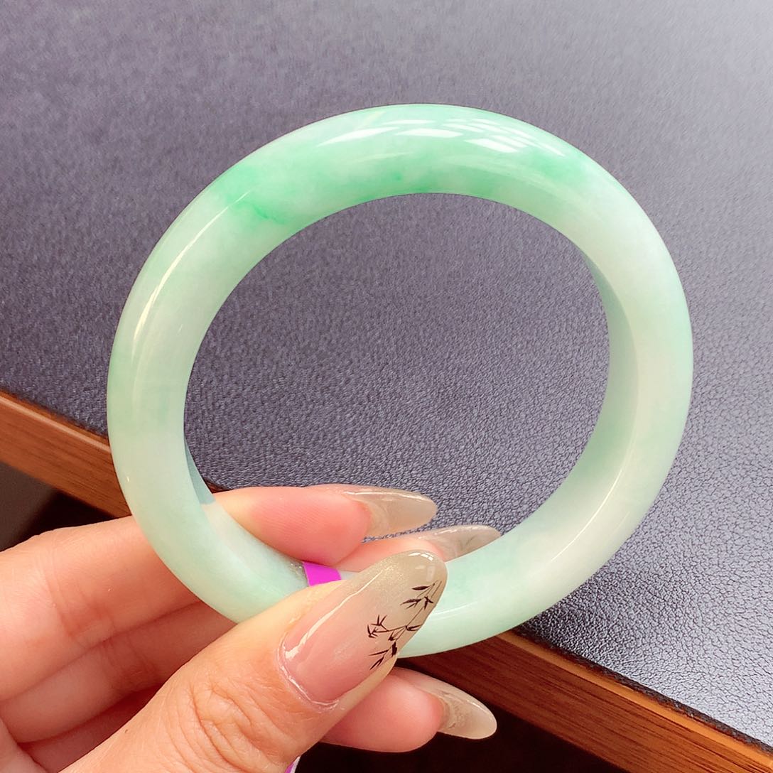 翡翠手镯未镶嵌缅甸翡翠