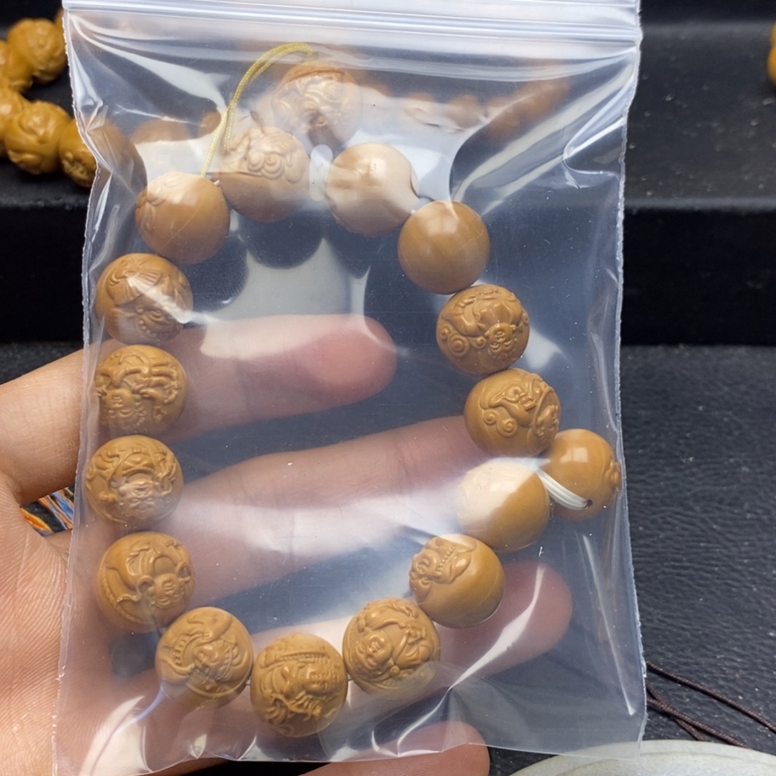 旭***升猴头核桃手串万佛