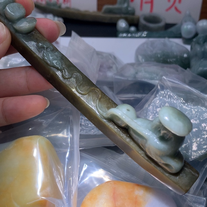 翡翠未镶嵌颈饰保真天然A货翡翠