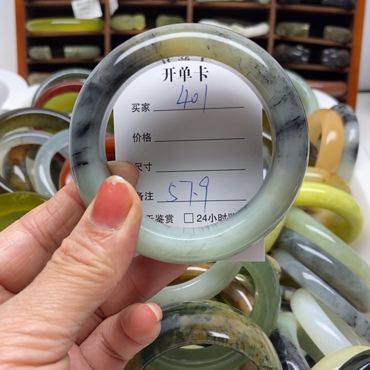 蛇纹石玉未镶嵌手镯