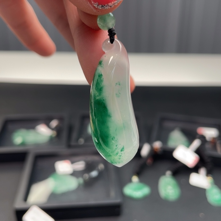 石英质玉吊坠(赠链)合金