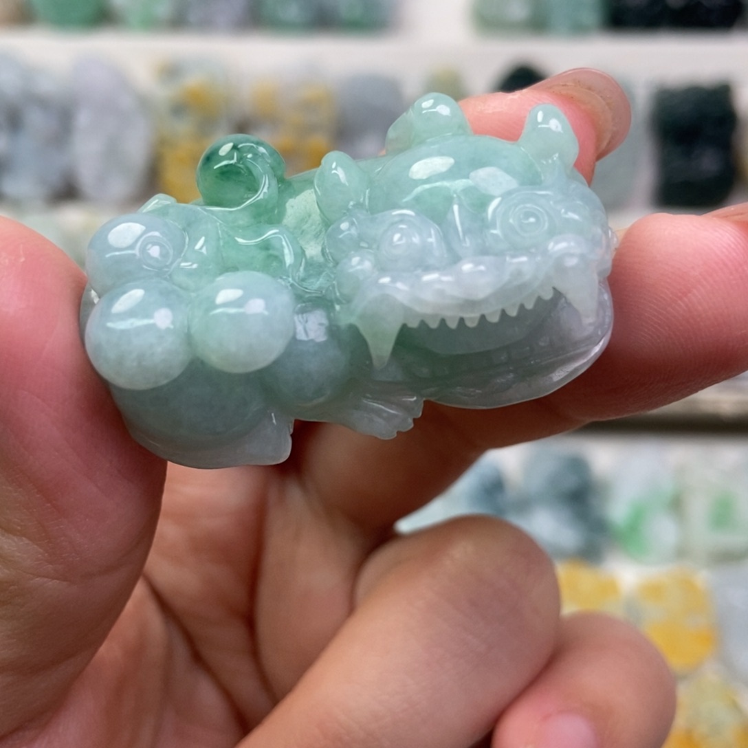 翡翠吊坠(赠链)未镶嵌