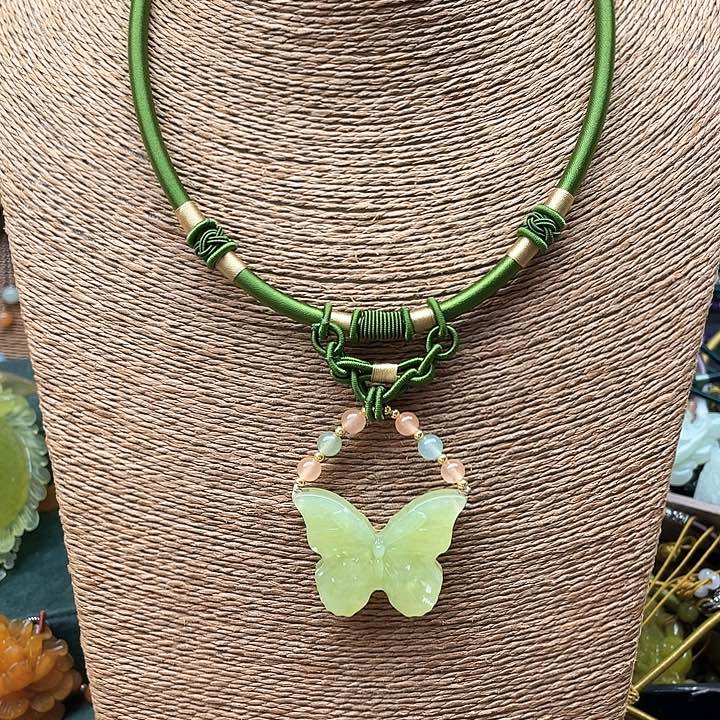 蛇纹石玉未镶嵌吊坠