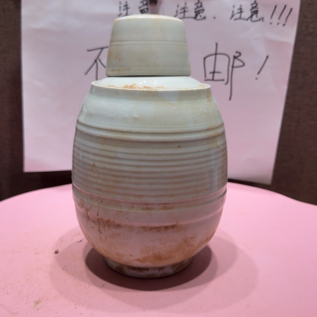 陶其他漂亮的小瓷瓶子