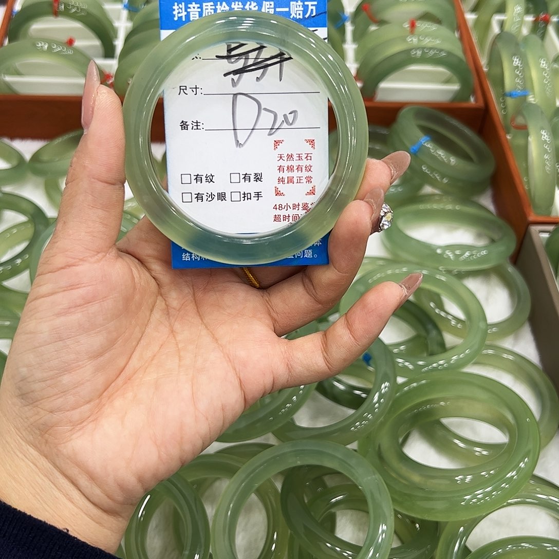 朵***阳蛇纹石玉未镶嵌手镯