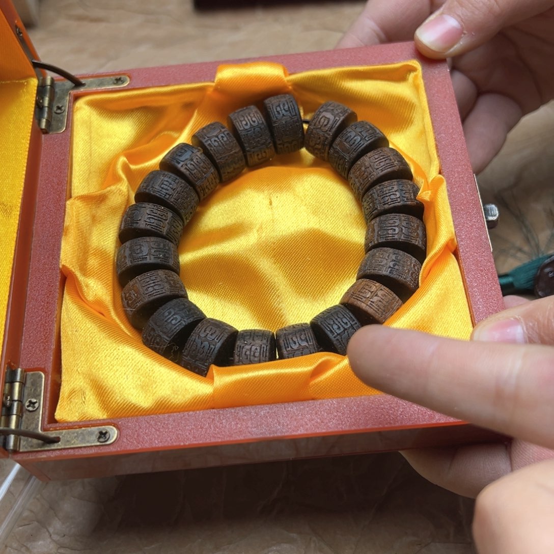 大叶紫檀（黑酸枝木类）