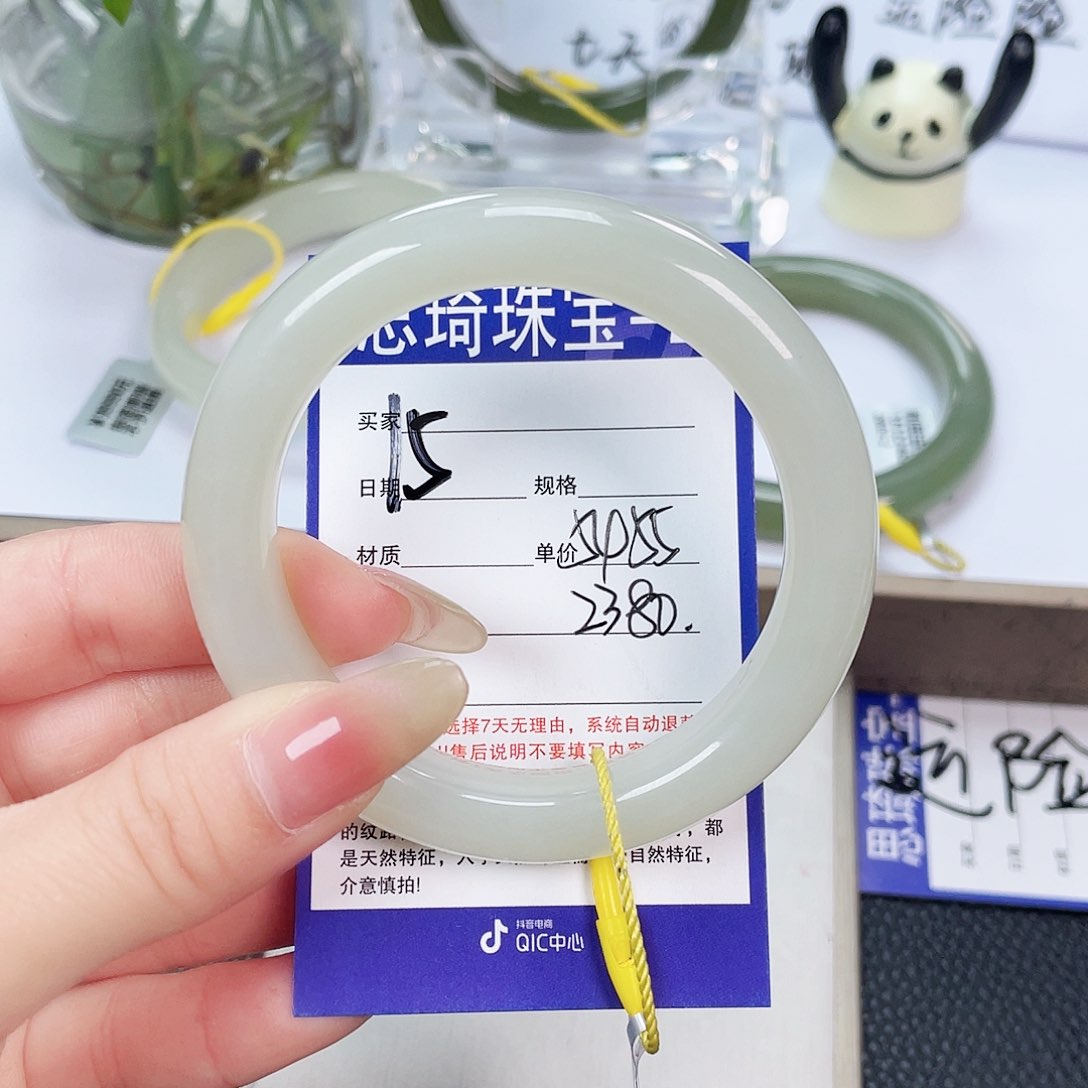 和田玉手镯未镶嵌