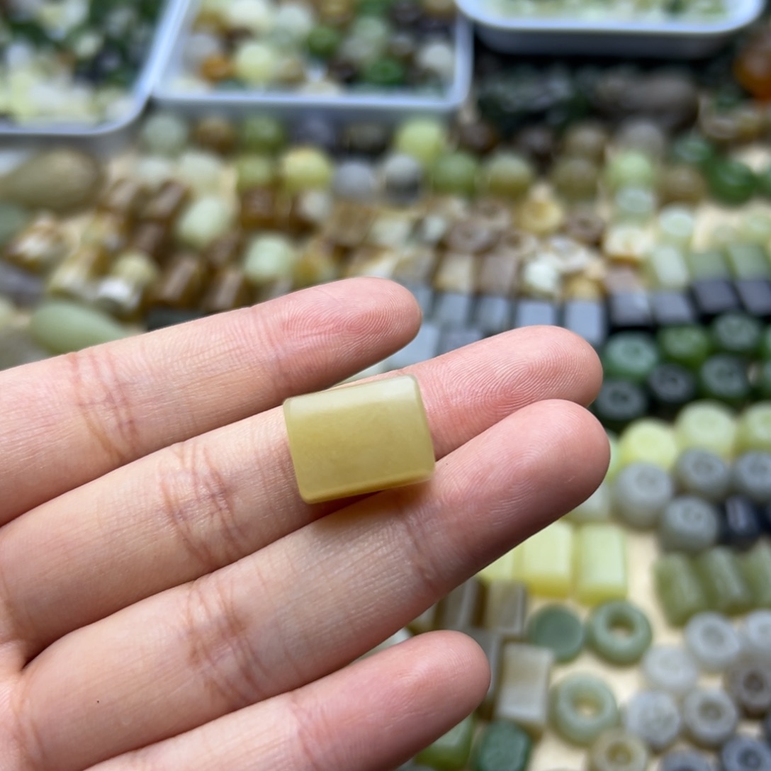 双***已和田玉未镶嵌颈饰