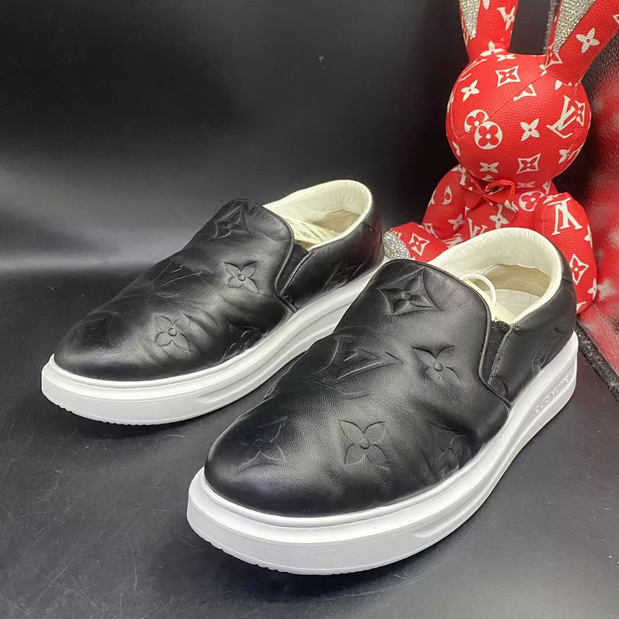 95新 LouisVuitton/路易威登 黑色浮雕老花松糕鞋41.5欧码ddm1675