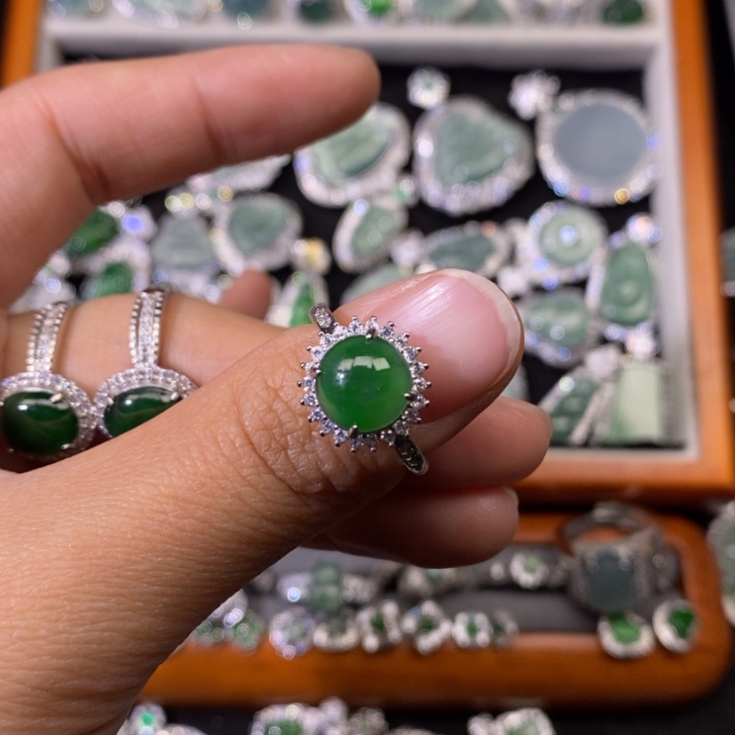 【闪购商品】翡翠颈饰未镶嵌天然