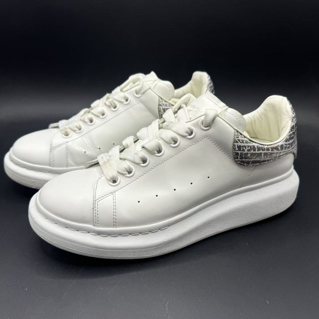 95新 Alexander McQueen/亚历山大·麦昆 男士小白鞋板鞋41 lb391