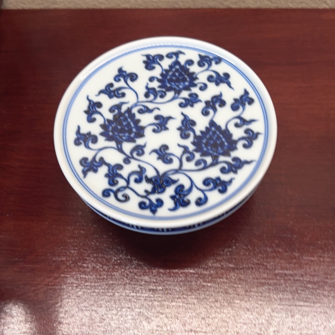 其他青花缠枝莲高足盖置