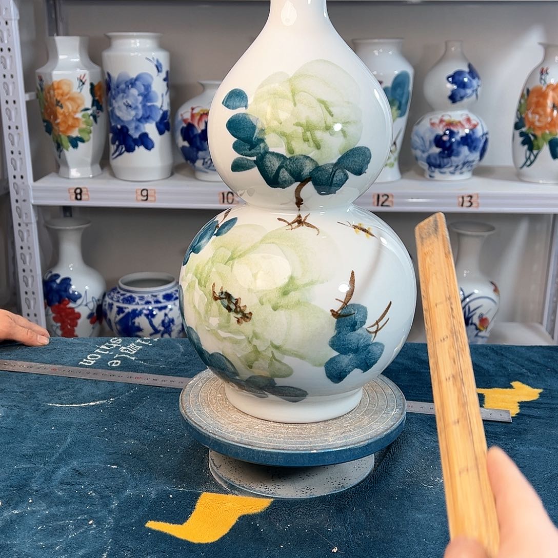 摆件景德镇陶瓷葫绿牡