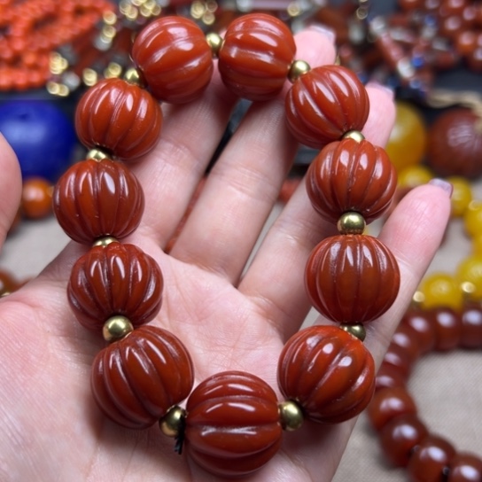 玛瑙/玉髓颈饰未镶嵌志****扬