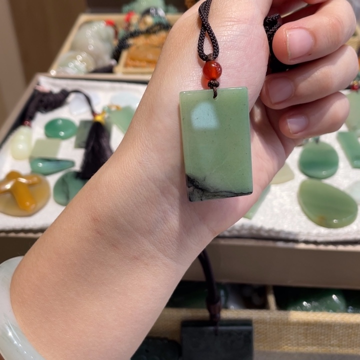 石英质玉未镶嵌颈饰