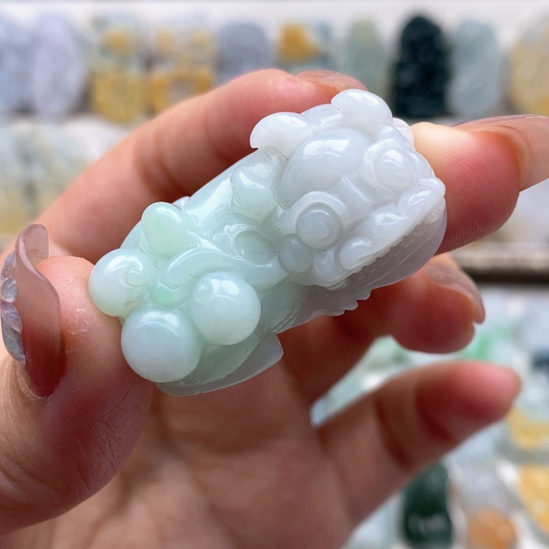 翡翠吊坠(赠链)未镶嵌