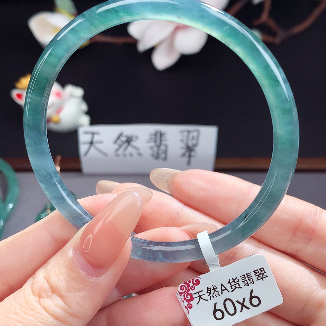 翡翠手镯（圆镯）未镶嵌