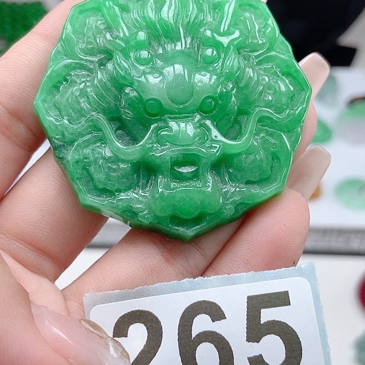 翡翠颈饰未镶嵌吊坠