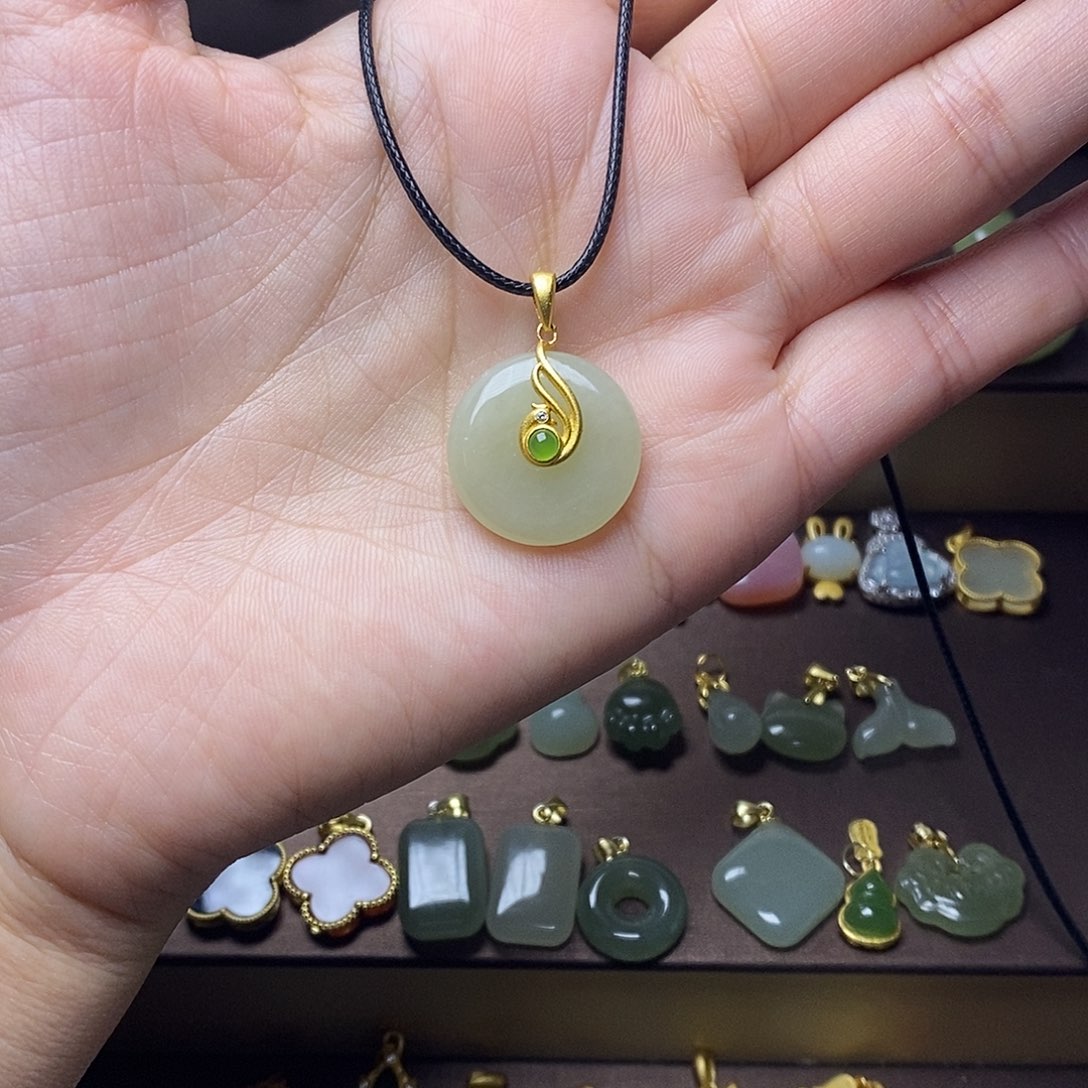 和田玉颈饰未镶嵌