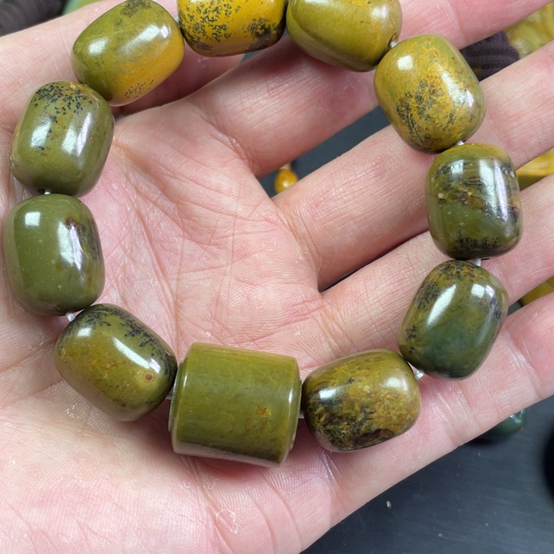 岫岩河磨玉（透闪石质玉）手链未镶嵌土*