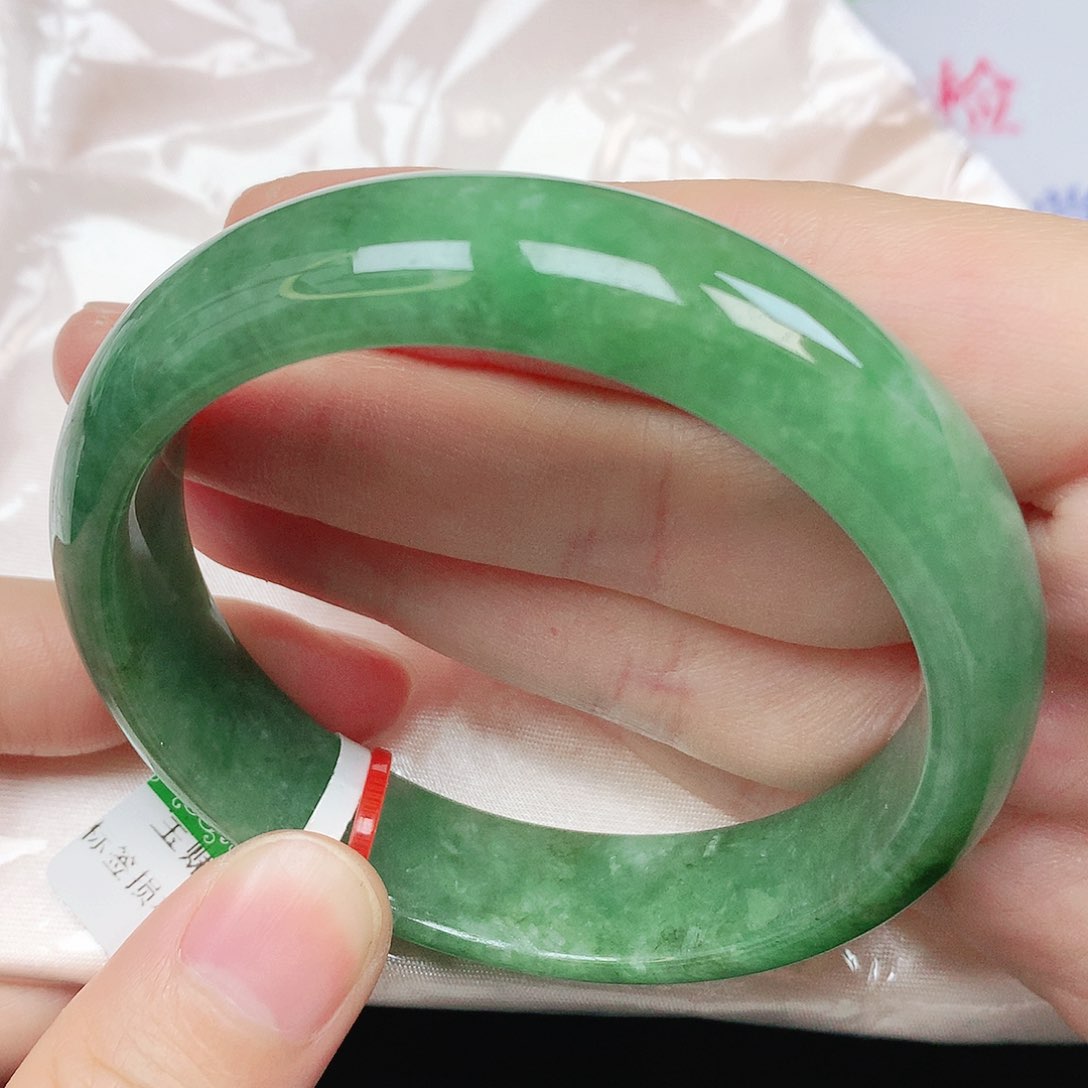 翡翠手镯未镶嵌抖音646