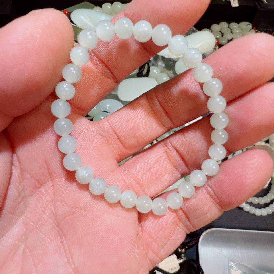 手链未镶嵌和田玉（糖玉）卡六圆珠多样性发其一