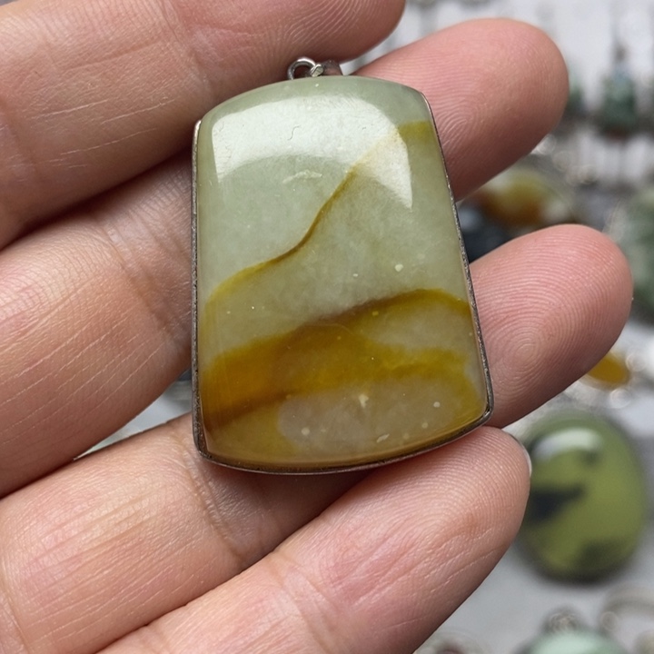 蛇纹石玉吊坠银S925镶嵌