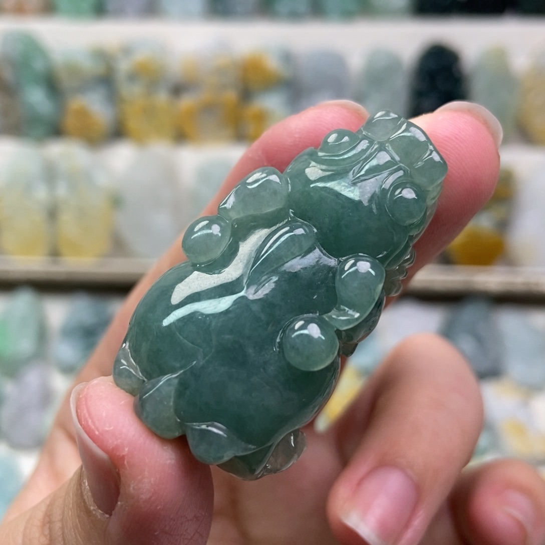 翡翠吊坠(赠链)未镶嵌