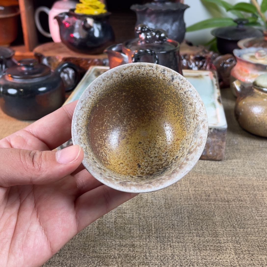 钫*85陶泥。  杯子。  柴烧