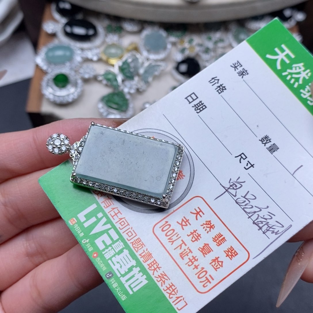 翡翠颈饰未镶嵌翡翠