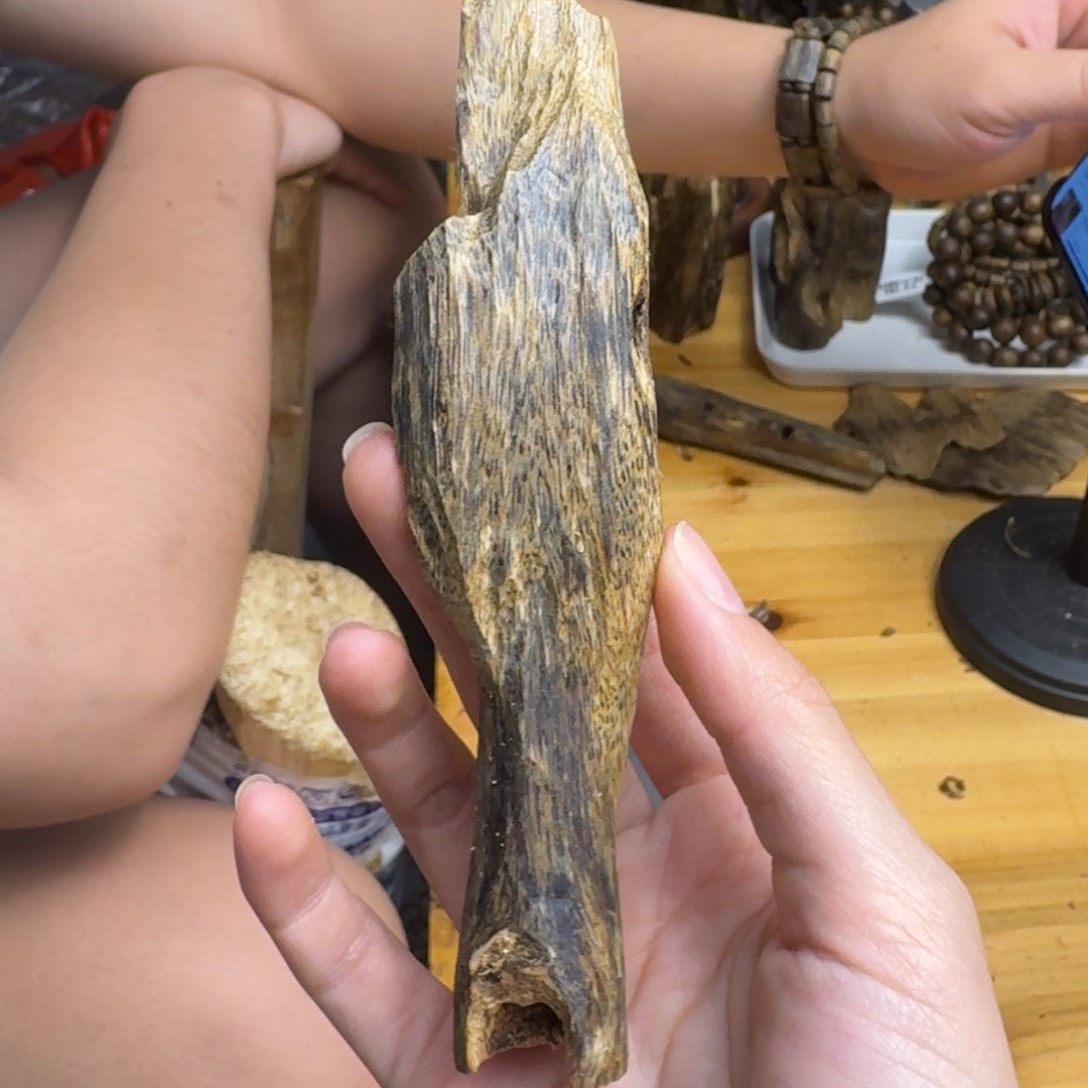 沉香沉香碎屑蓝宝石品种块料25克