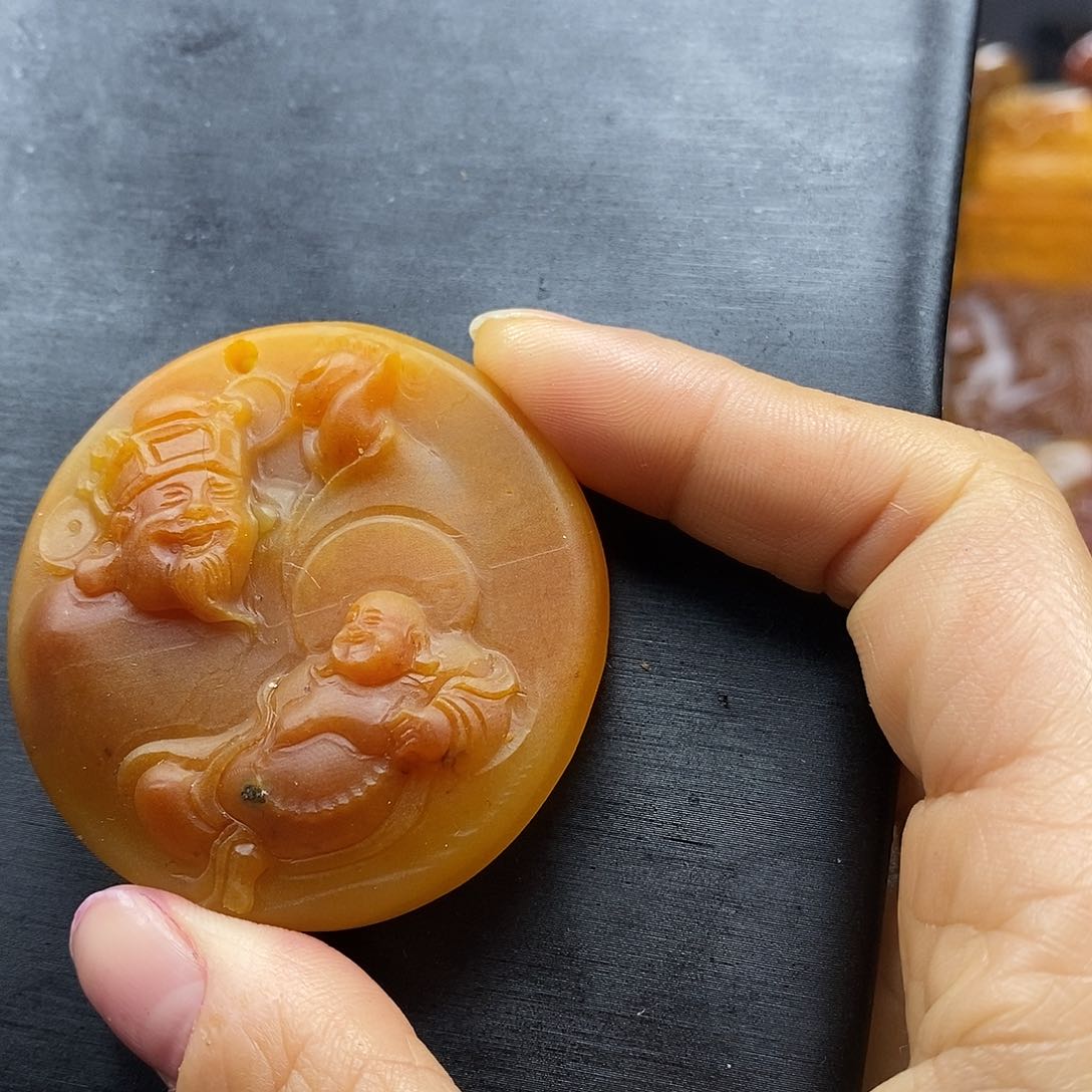 石英质玉（黄龙玉）颈饰未镶嵌