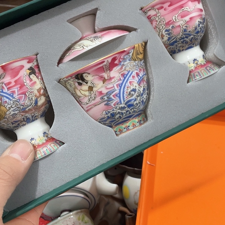 陶瓷茶具全部清清完回家过年