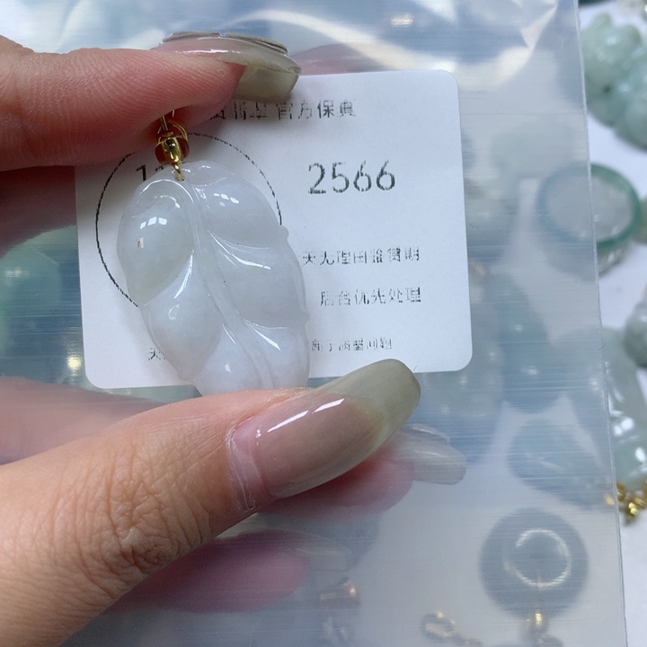 翡翠挂件未镶嵌翡翠