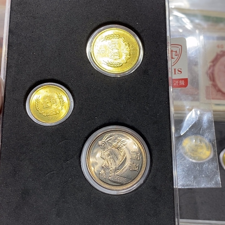 85长城币一套三枚卷拆如图