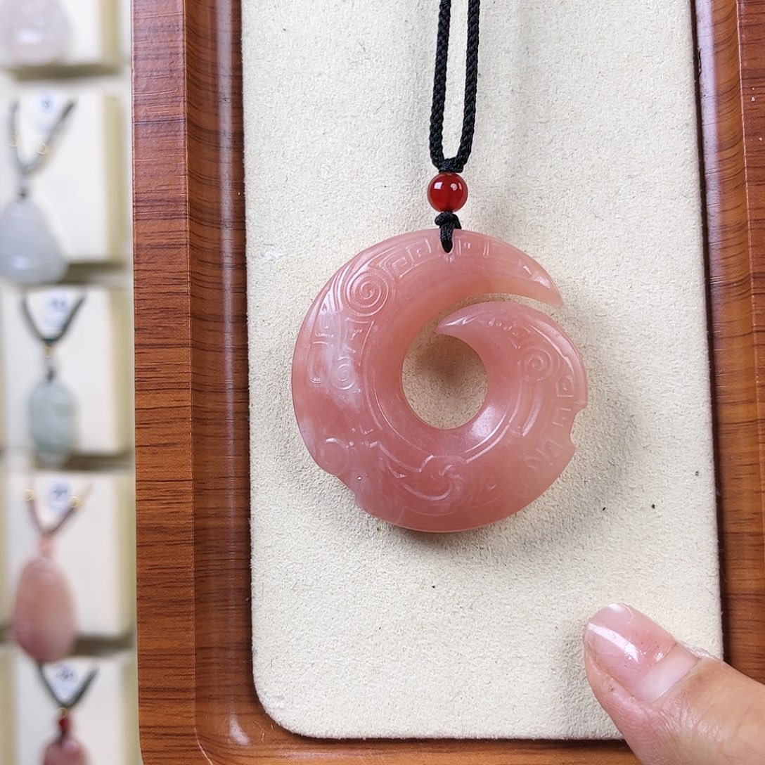 石英质玉（金丝玉）未镶嵌颈饰