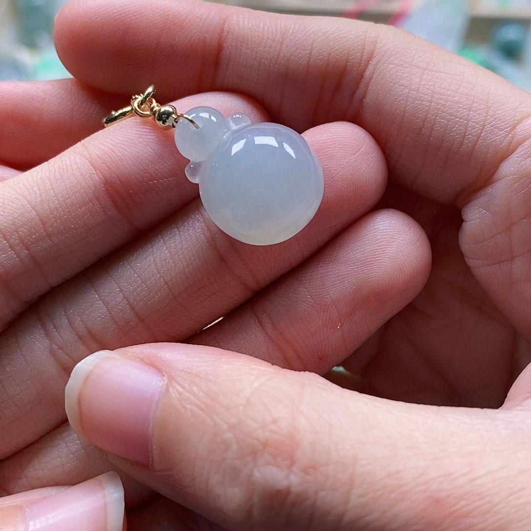 翡翠颈饰未镶嵌闪